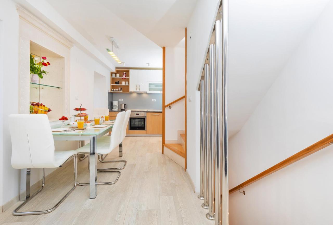 Domino Apartment *