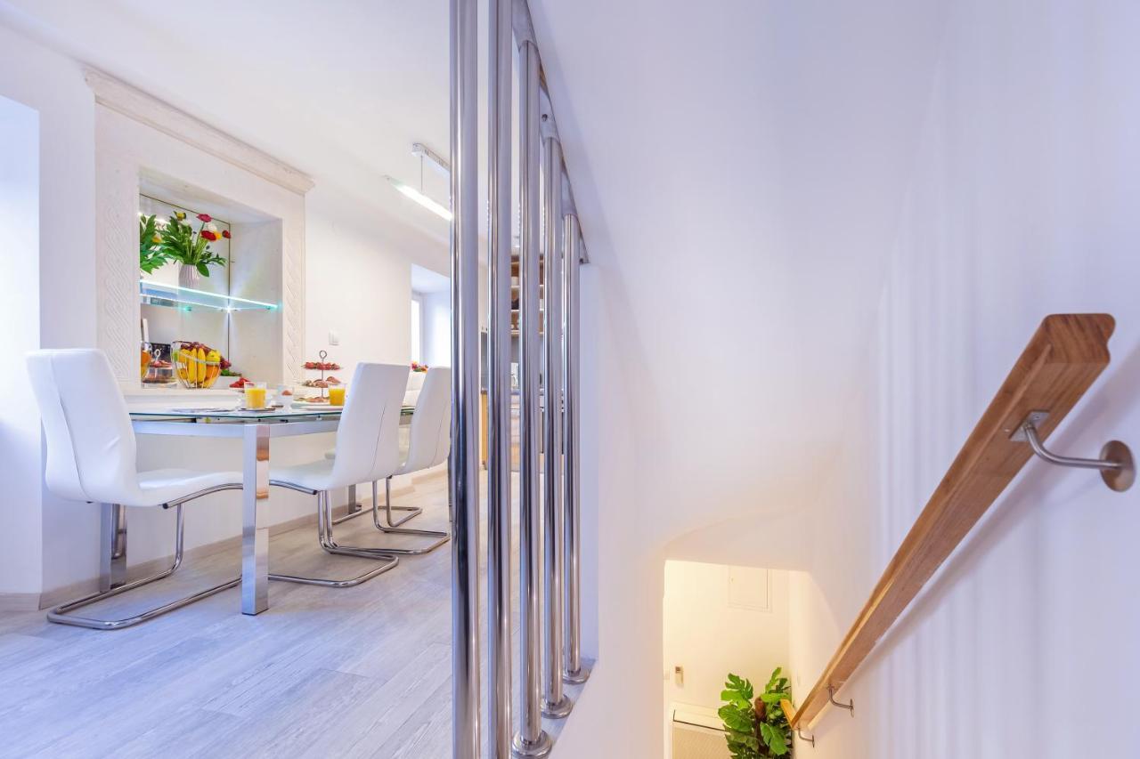 Apartment Domino *